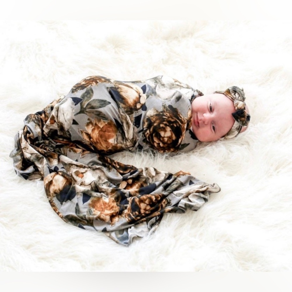 NIB Posh Peanut Swaddle Set